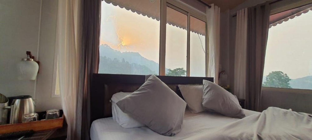 Room image 4
